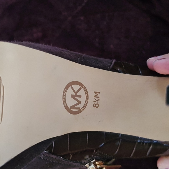 *Clearance* Michael Michael Kors chocolate booties - Picture 4 of 5